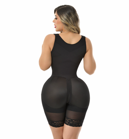 9561 Hourglass figure with a small waist and two sizes larger in the hips Black